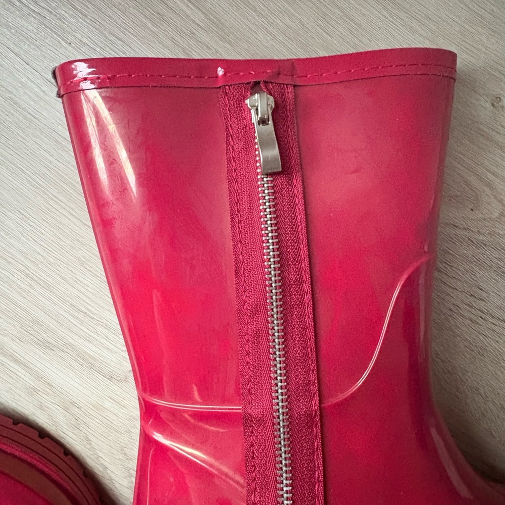 Women's Unlisted by Kenneth Cole Stylish Red Rain Boots - SIZE 8 - Picture 9 of 11